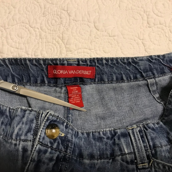 Gloria Vanderbilt blue jeans shorts (20W) - Picture 4 of 13